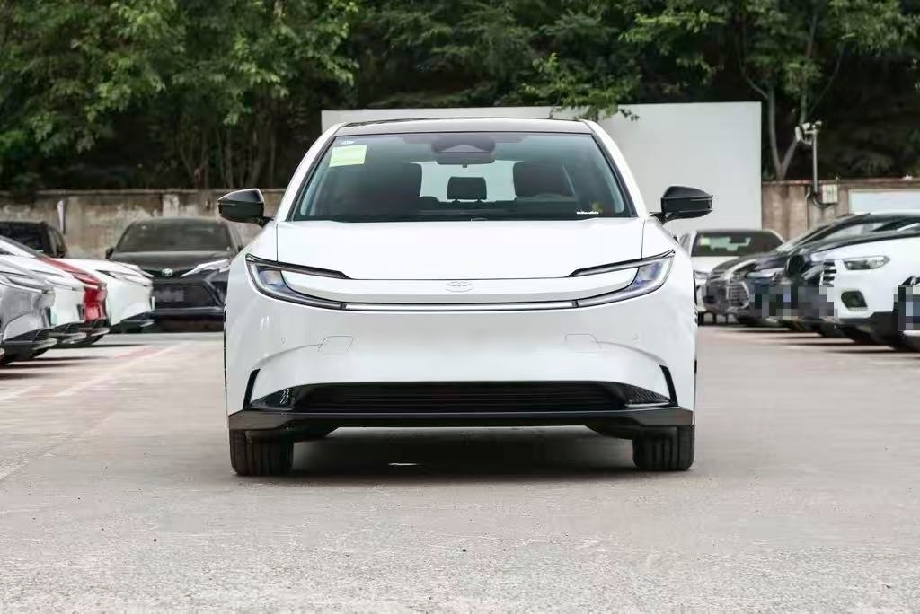 Toyota BZ5