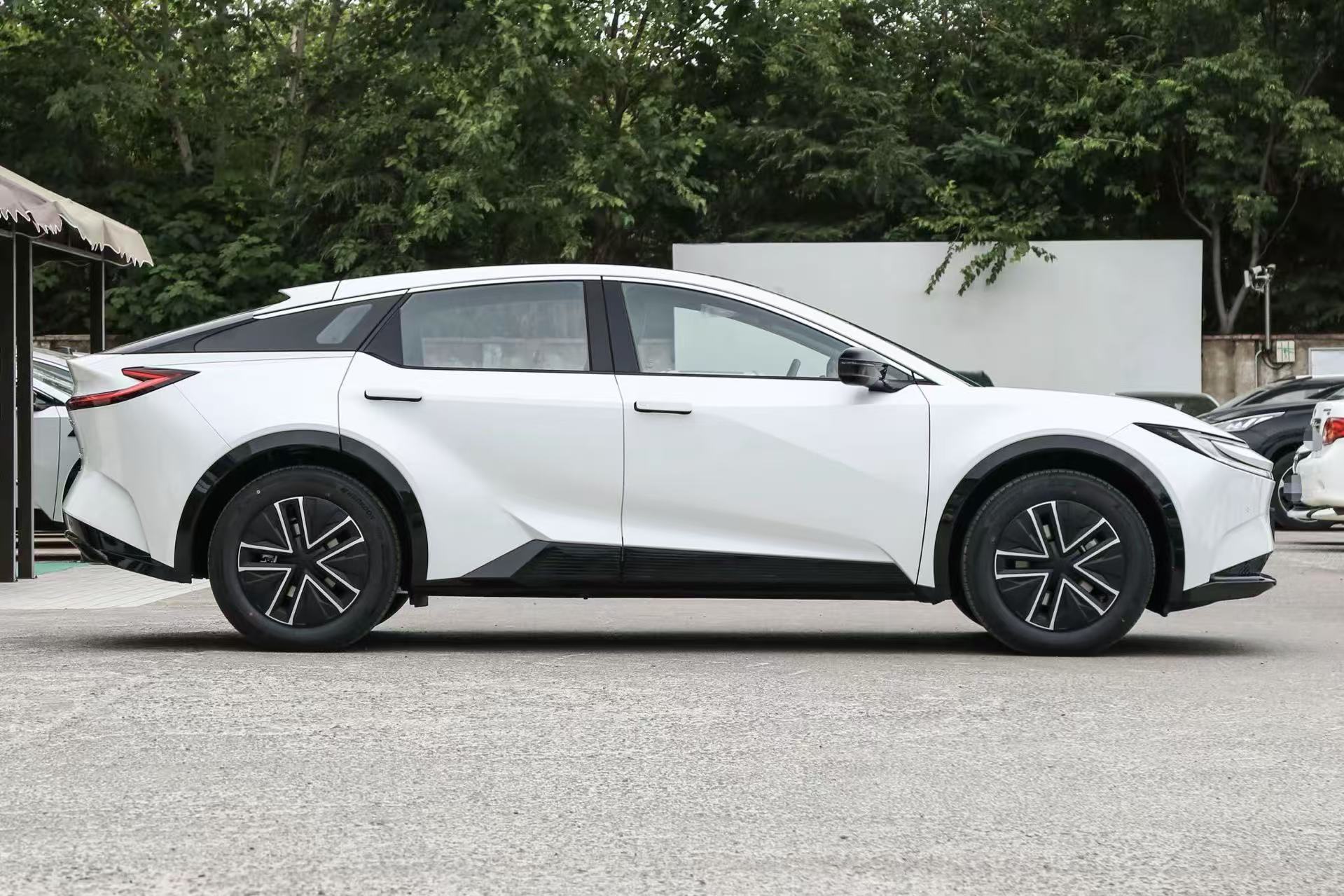 Toyota BZ5